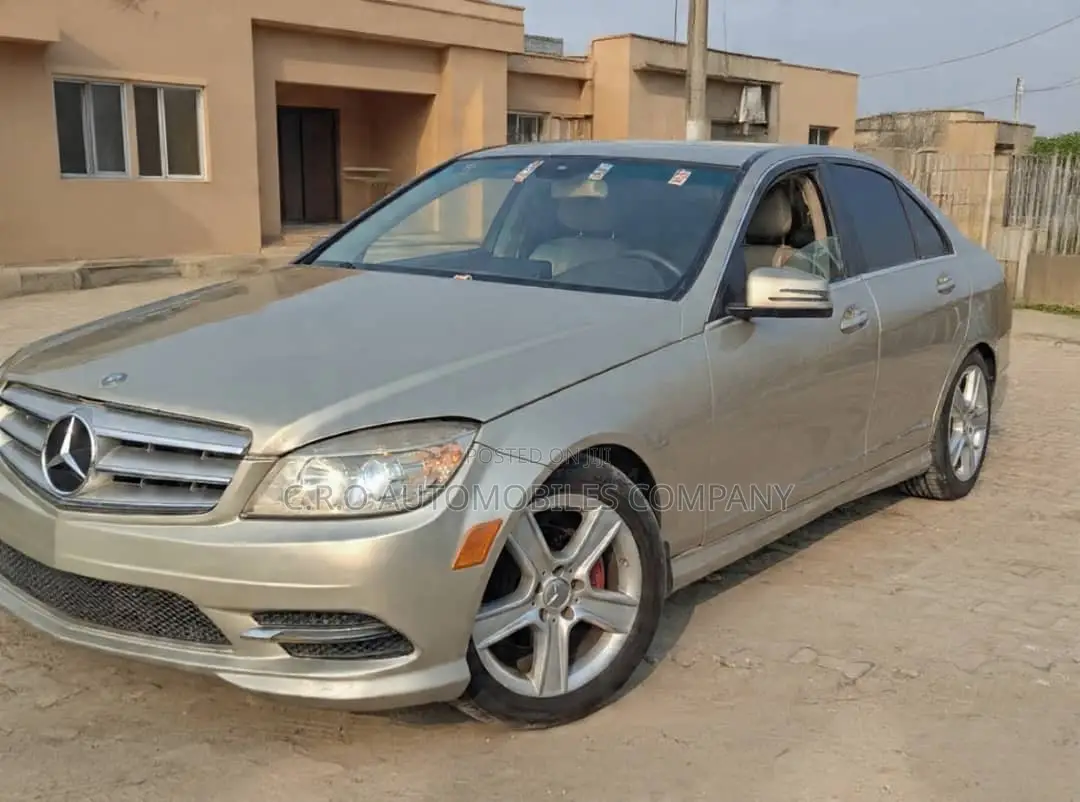 Mercedes-Benz C300 Luxury Sedan RWD (3.0L 6cyl 7A) 2010 Gold