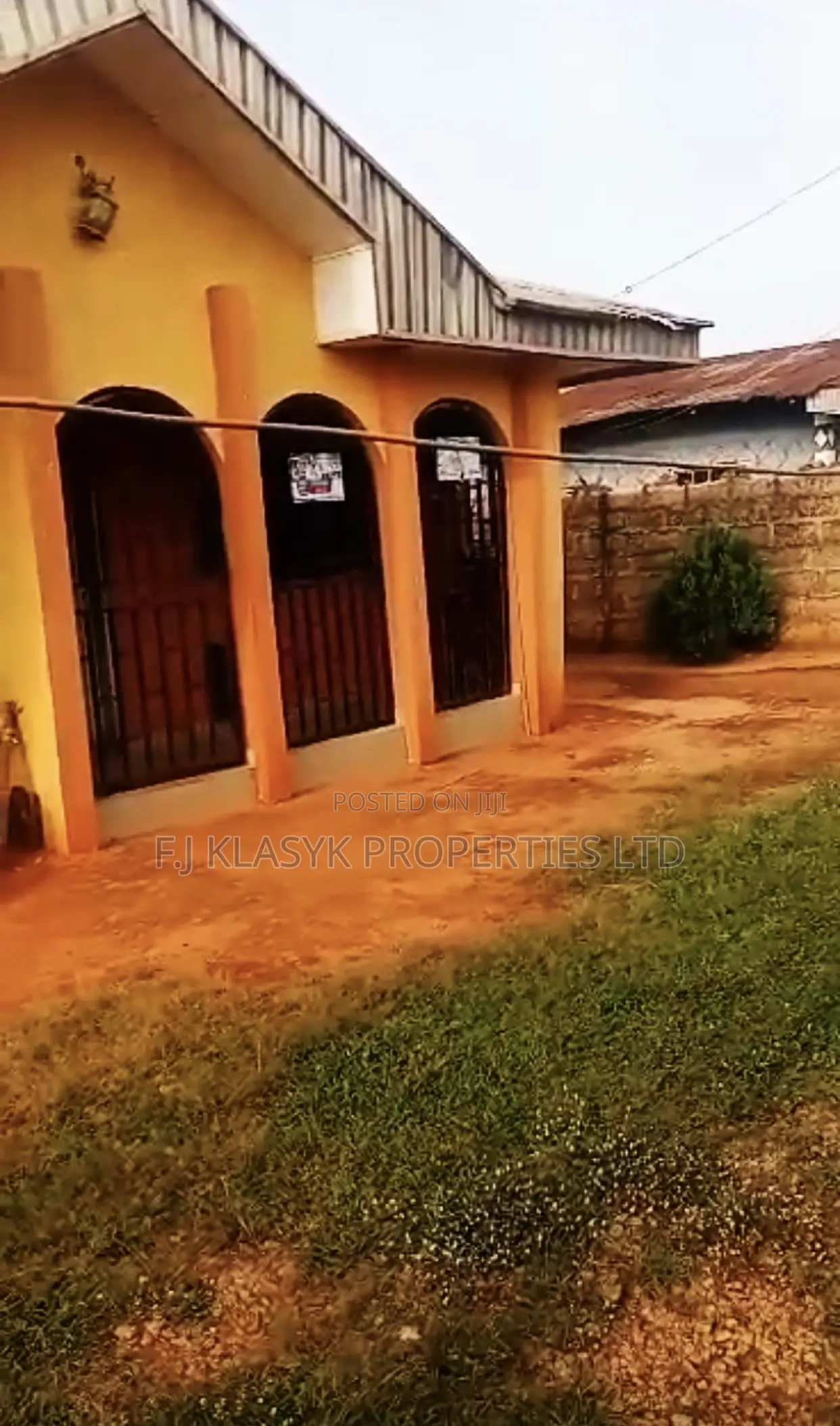 6bdrm Block of Flats in Benin City for sale