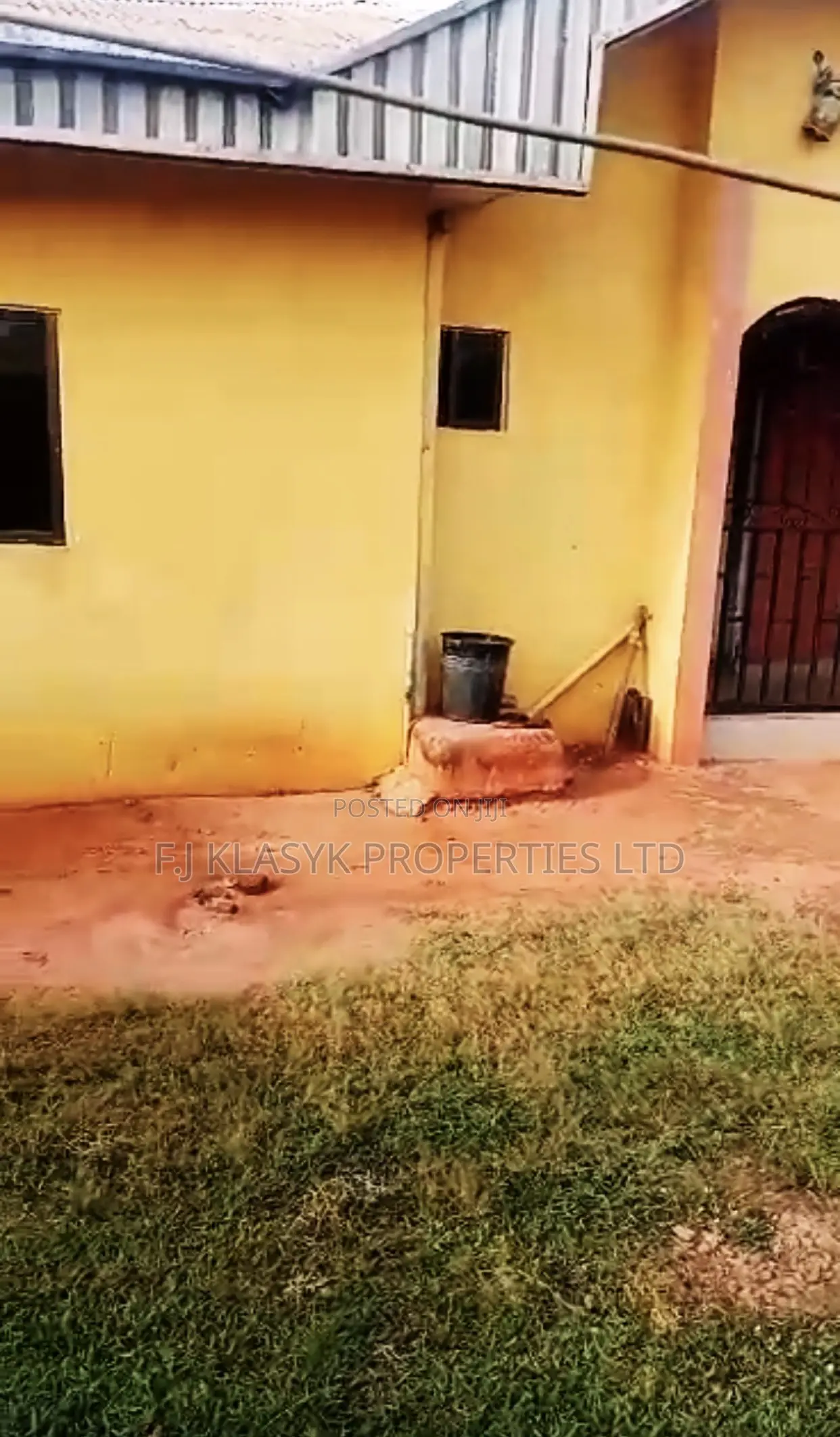 6bdrm Block of Flats in Benin City for sale