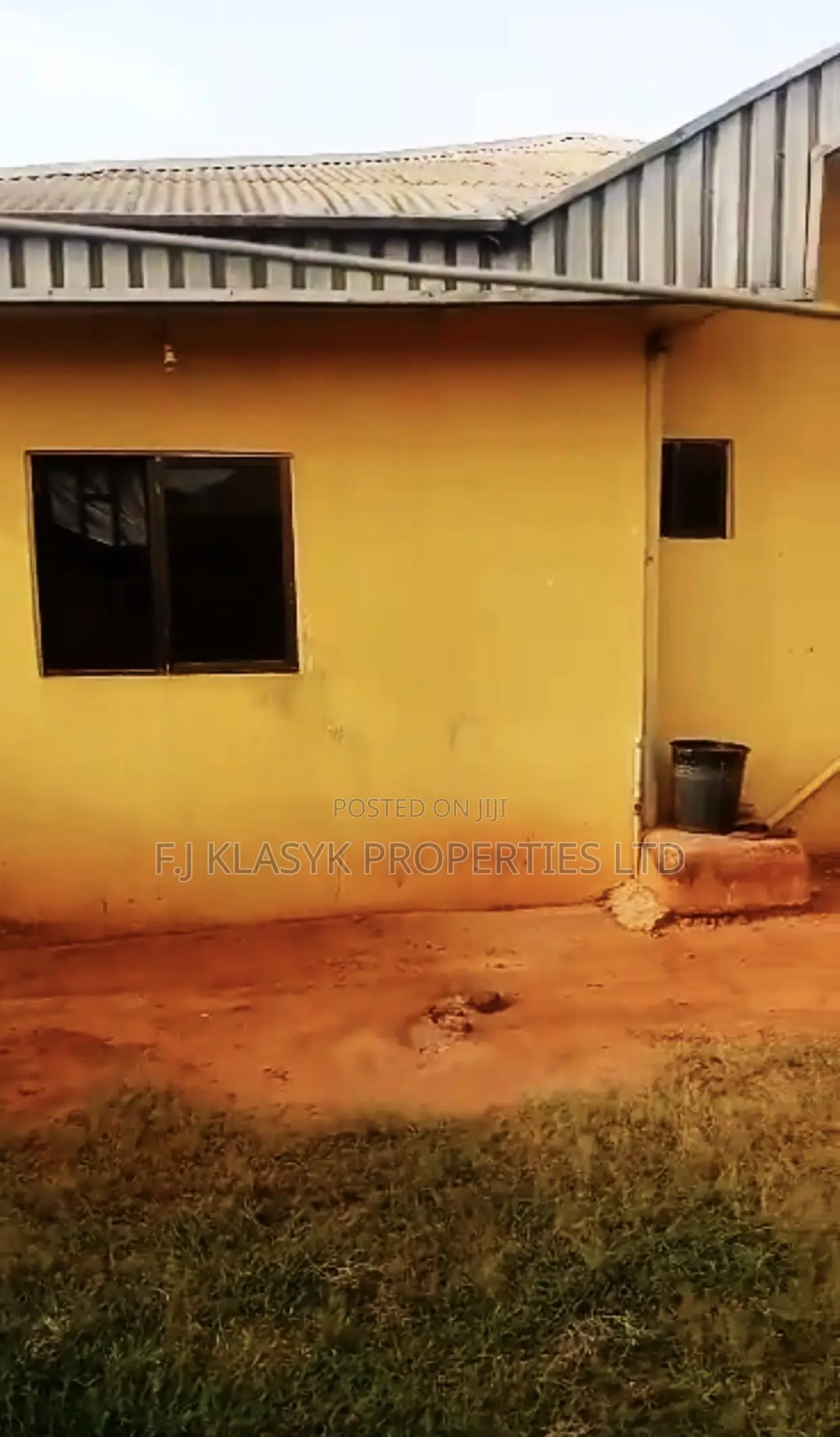 6bdrm Block of Flats in Benin City for sale