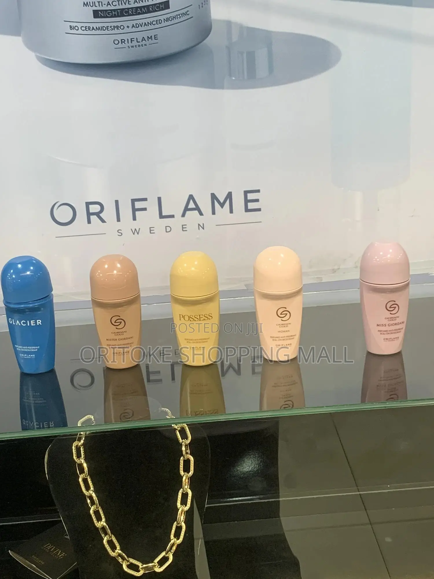 A Giordani Gold Miss Giordani Perfumed Anti- Perspirant Roll-On