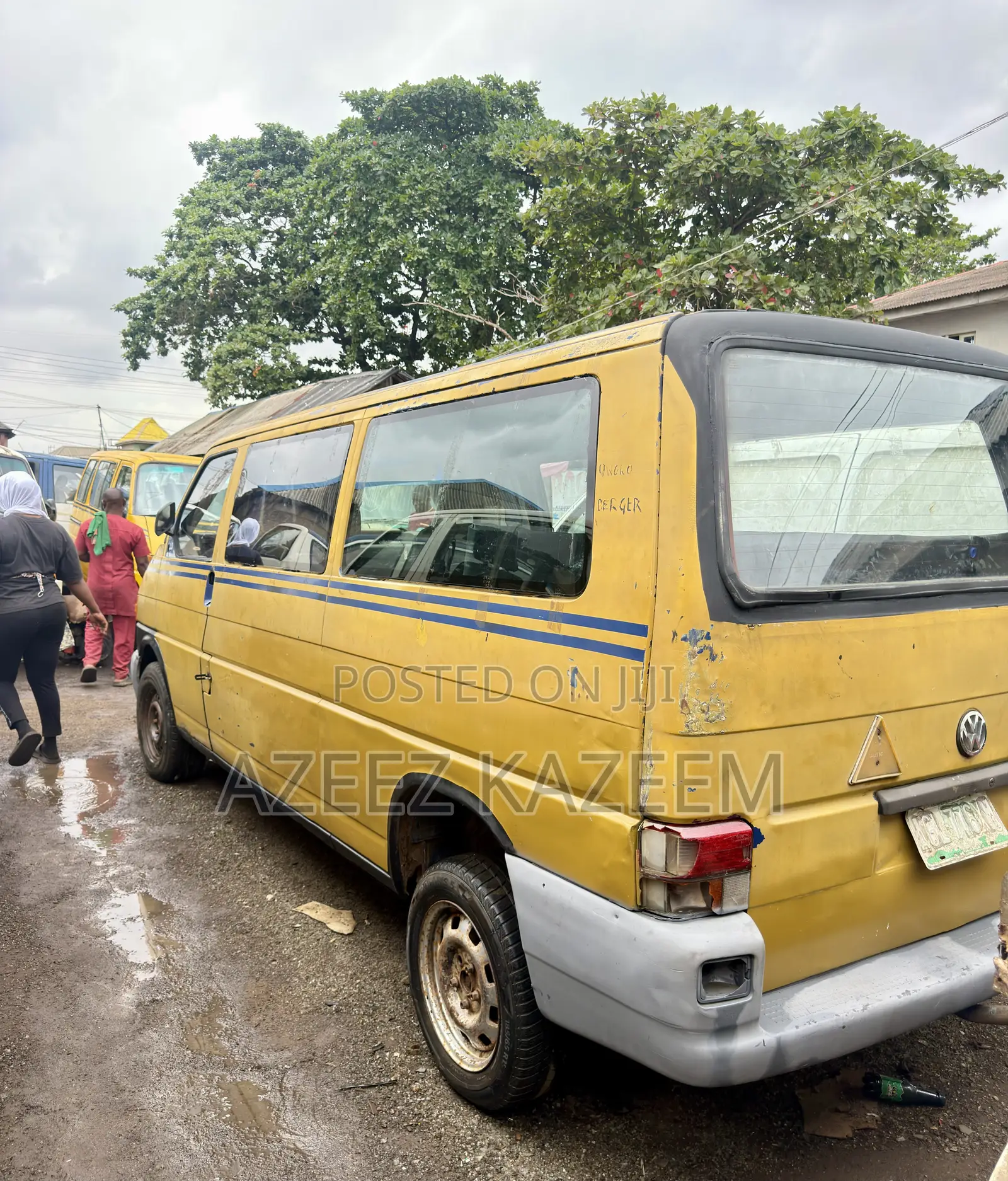 Volkswagen Transporter 2002 Yellow