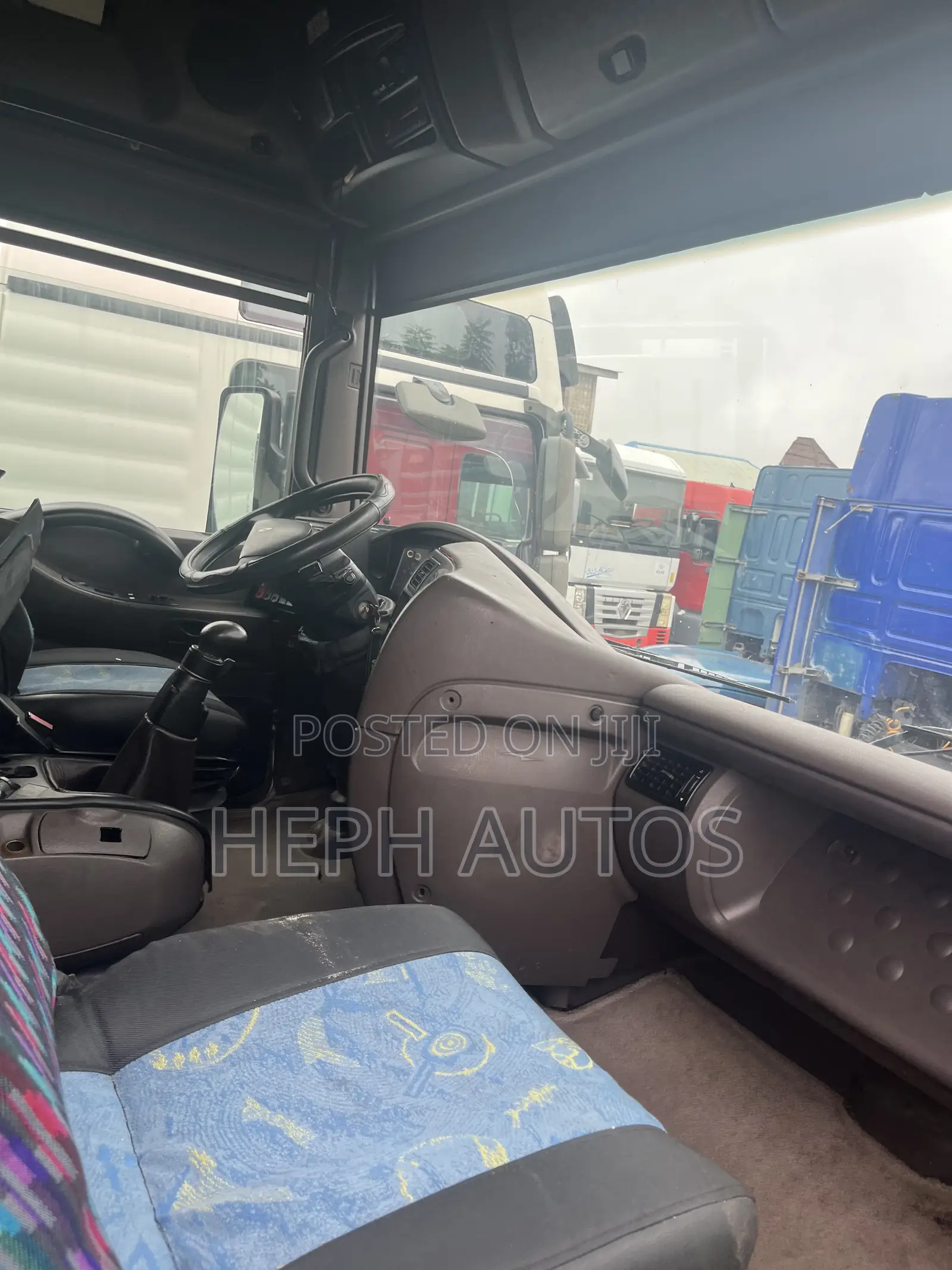 Clean Renault AE Magnum Trailer Head