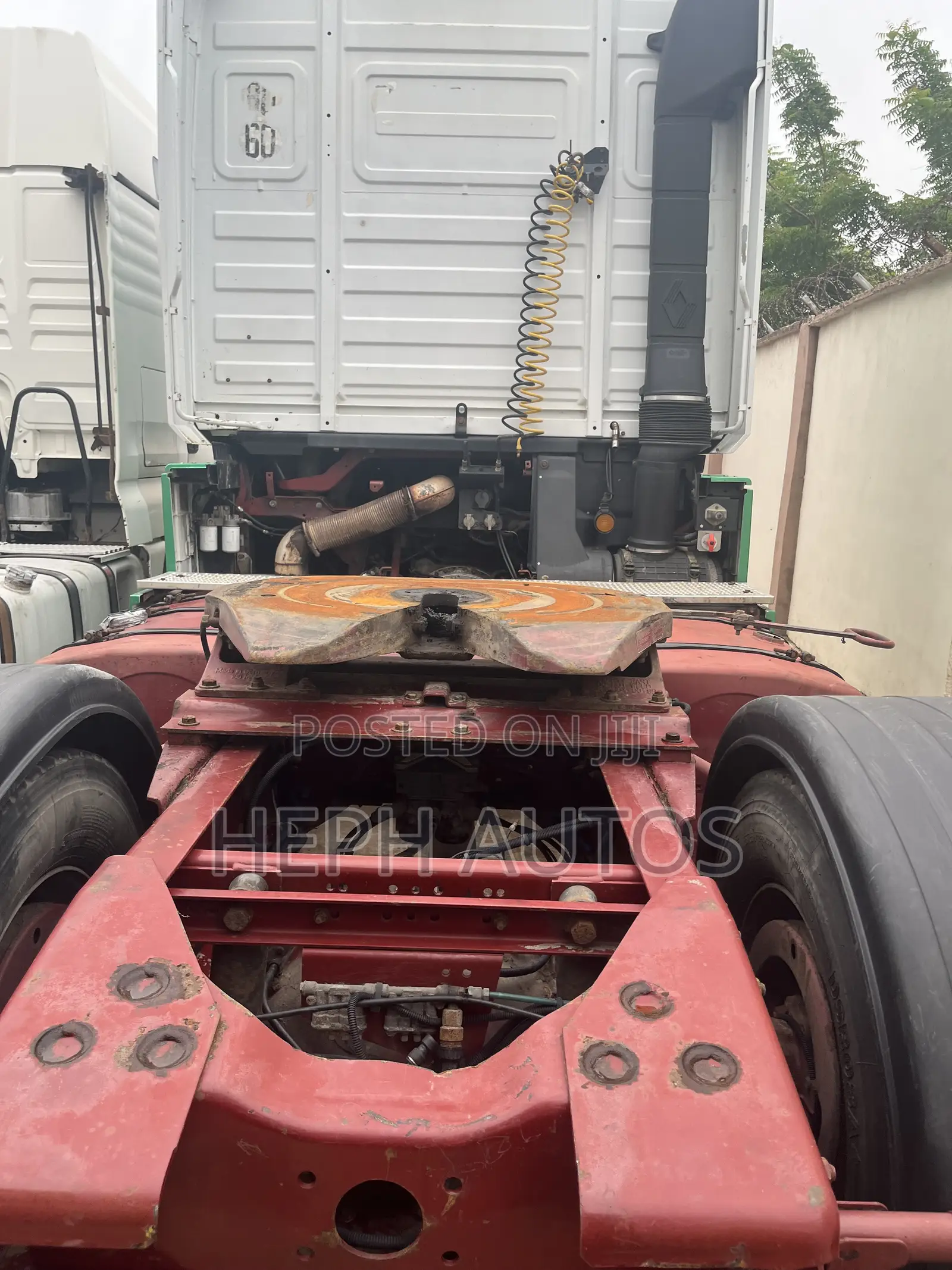 Clean Renault AE Magnum Trailer Head