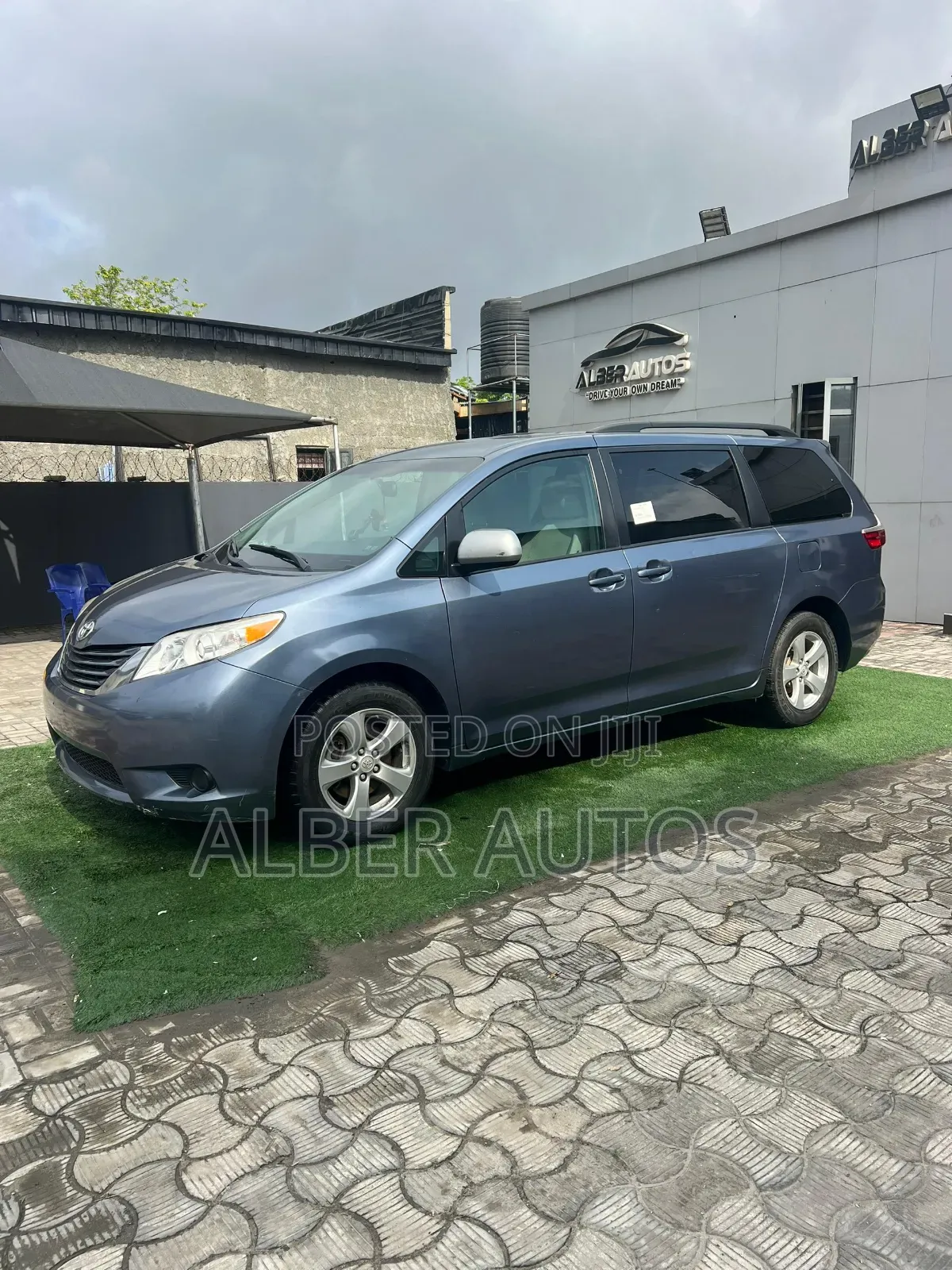 Toyota Sienna LE 7 Passenger Mobility (3.5L 6cyl 6A) 2016 Blue