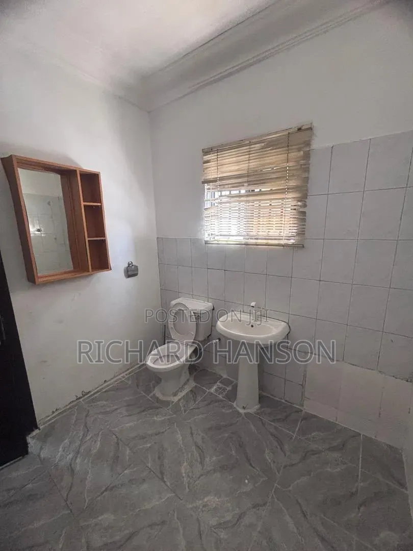 Commercial 3BED V.I, LAGOS 30m Rent