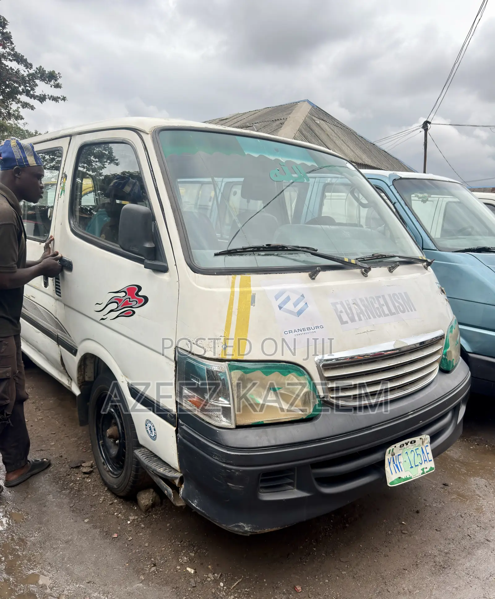Toyota HiAce 2000 White