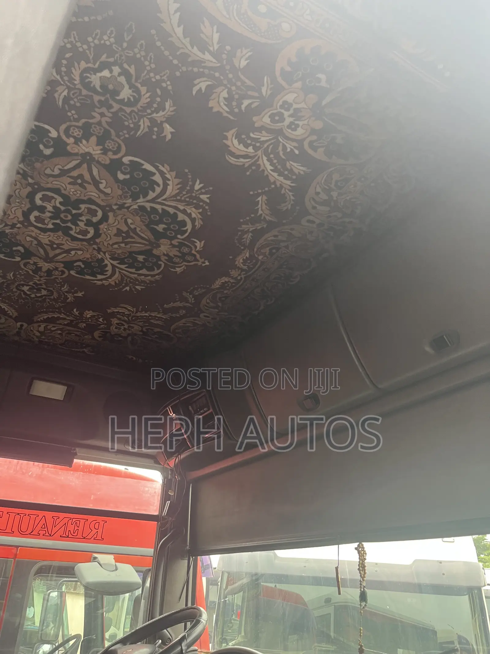 Clean Renault Trucks Premium 440 DXi 11 Trailer Head