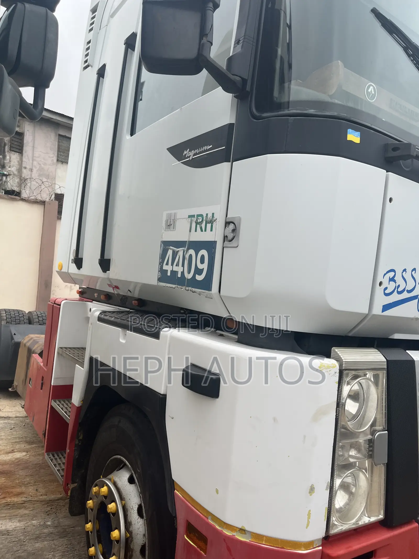 Clean Renault Trucks Premium 440 DXi 11 Trailer Head