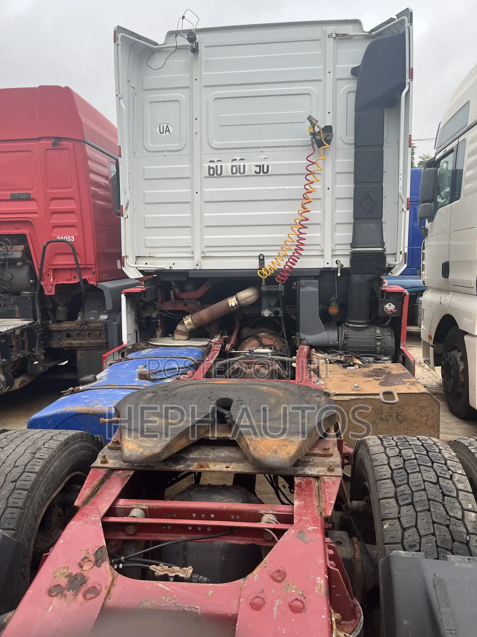 Clean Renault Trucks Premium 440 DXi 11 Trailer Head