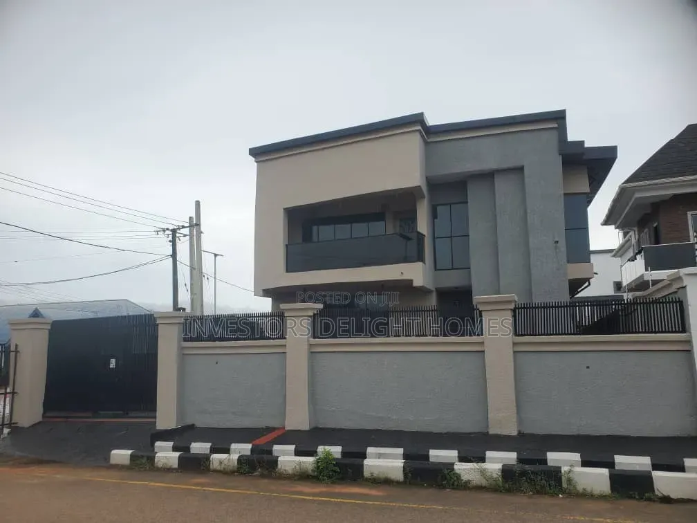 5bdrm Duplex in Oshimili North for sale