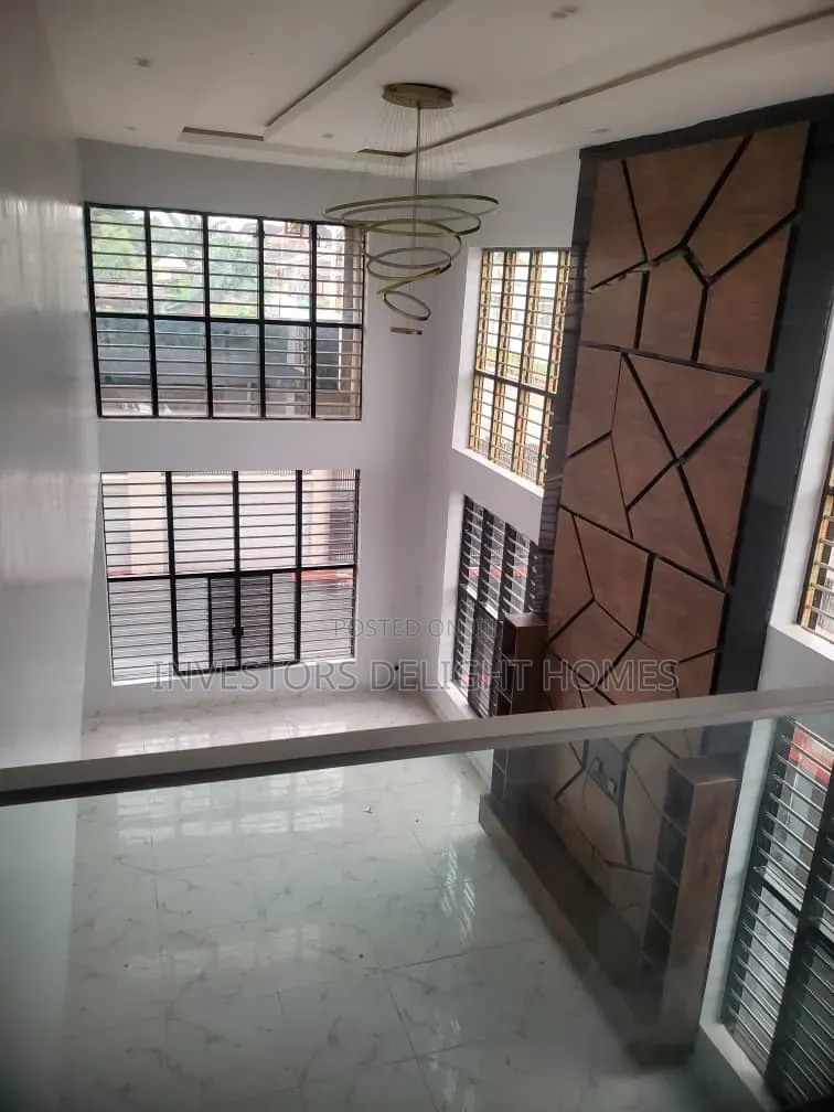 5bdrm Duplex in Oshimili North for sale