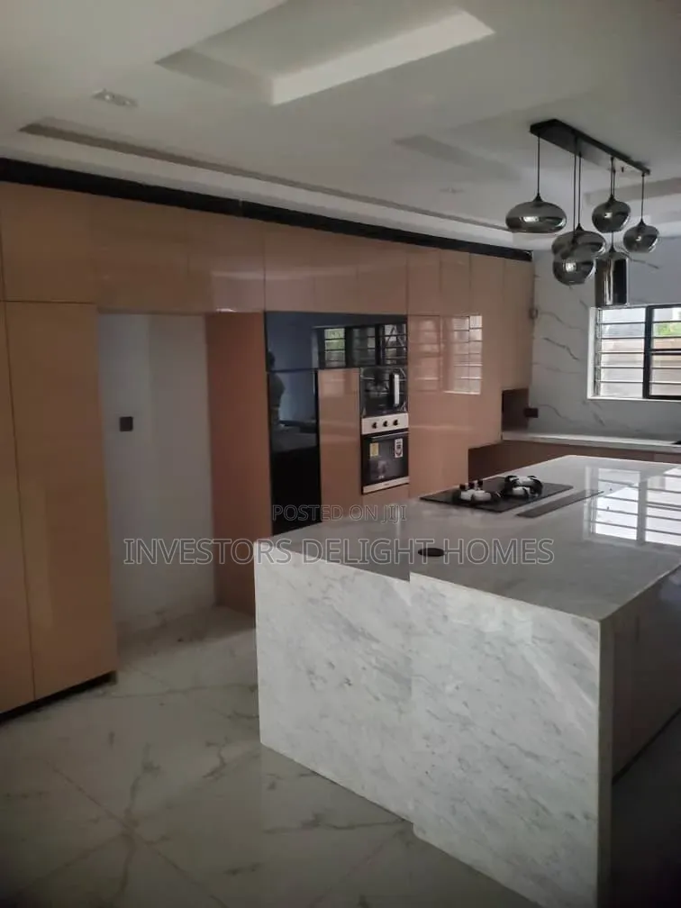 5bdrm Duplex in Oshimili North for sale