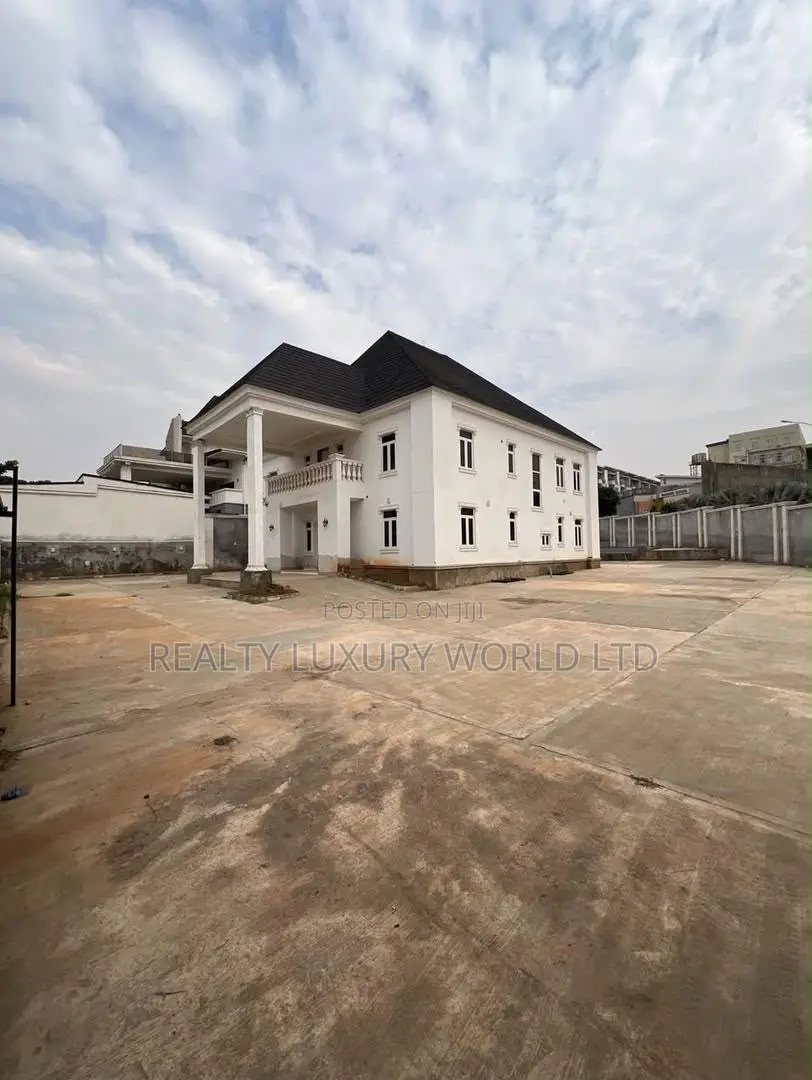 6bdrm Duplex in Guzape District for sale