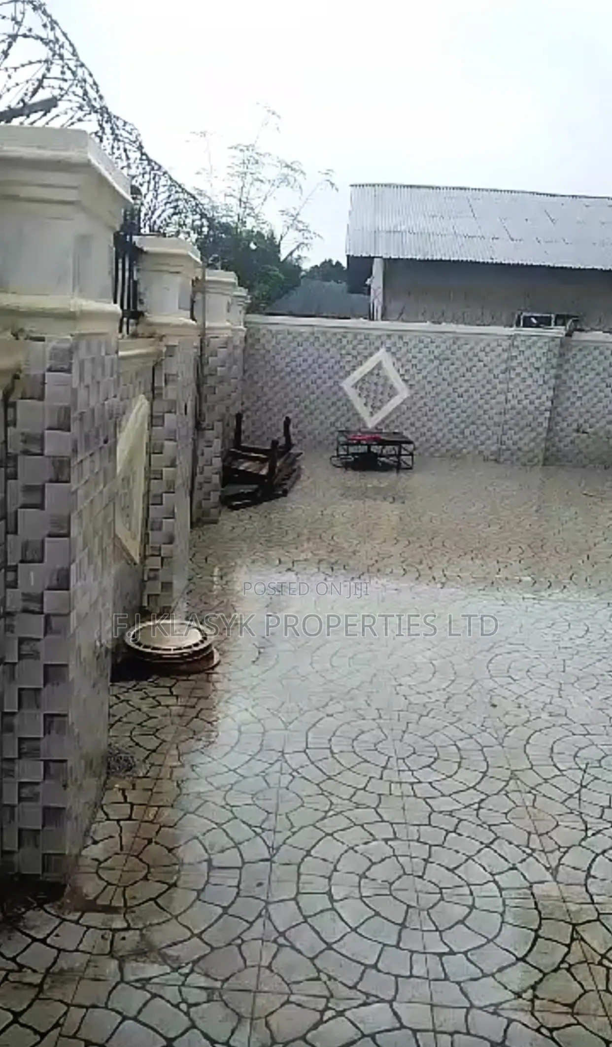 3bdrm Block of Flats in Benin City for sale