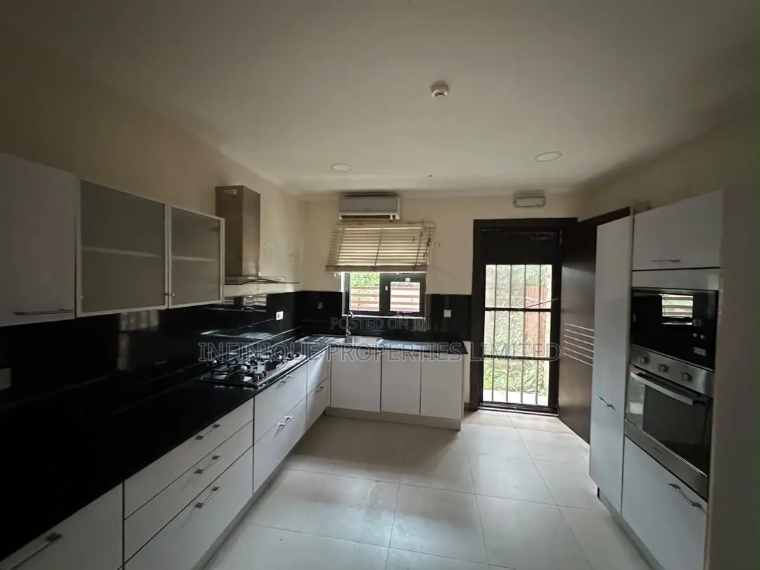 4bdrm Townhouse / Terrace in Ikoyi for rent