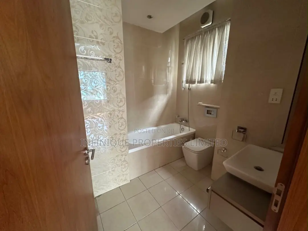 4bdrm Townhouse / Terrace in Ikoyi for rent