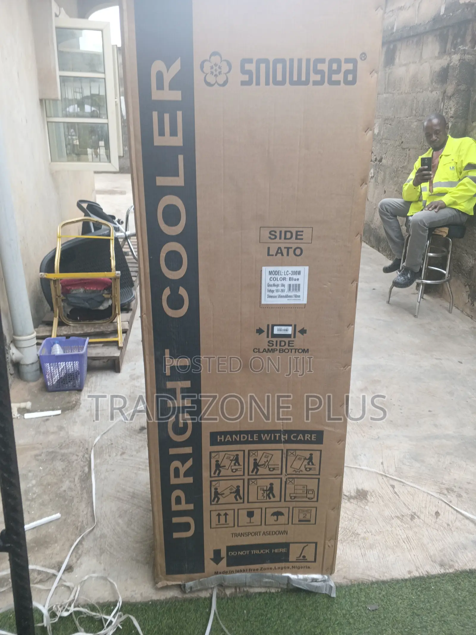 Snowsea 300L Beverage Display Cooler 165v-265v