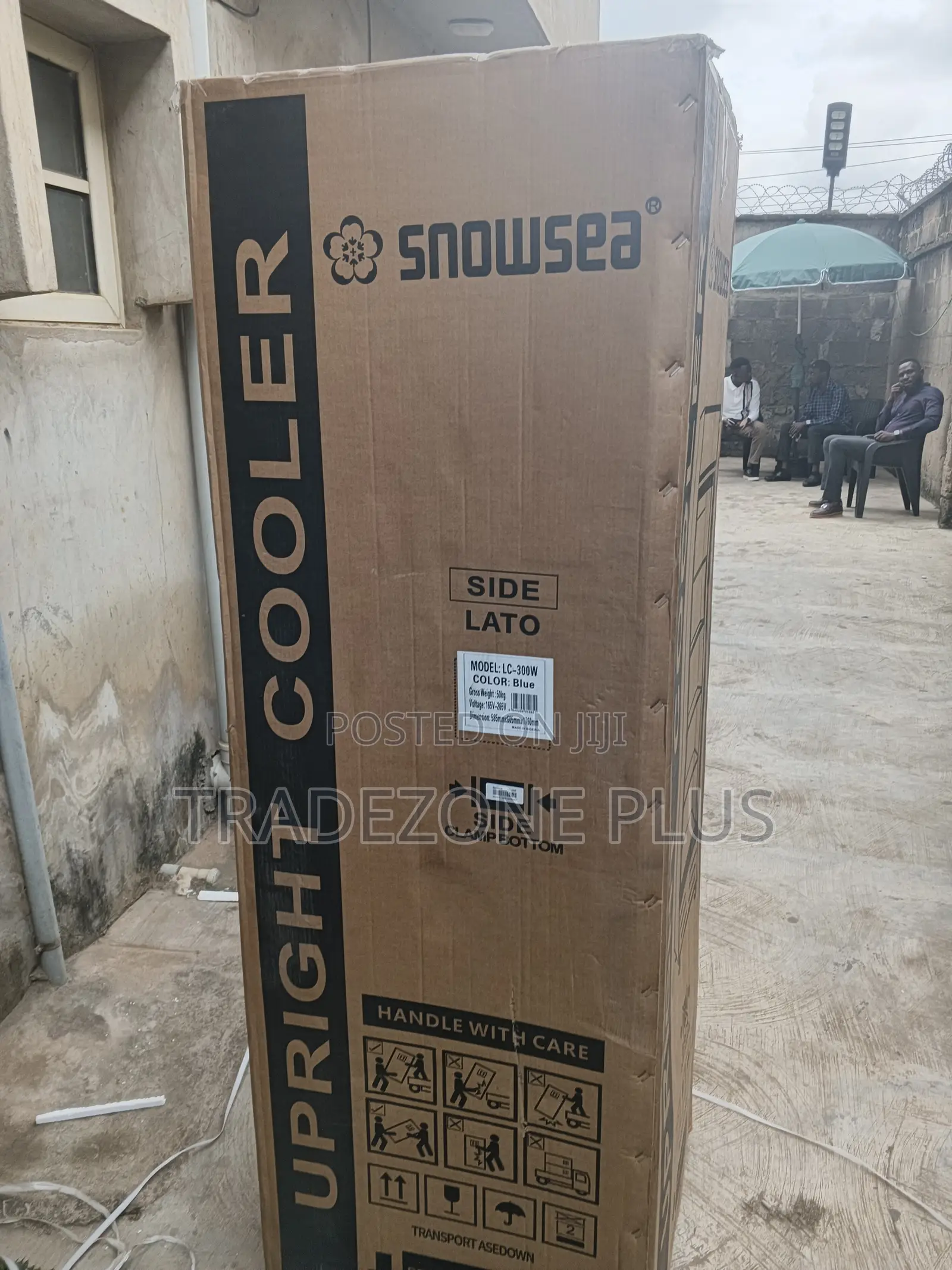 Snowsea 300L Beverage Display Cooler 165v-265v