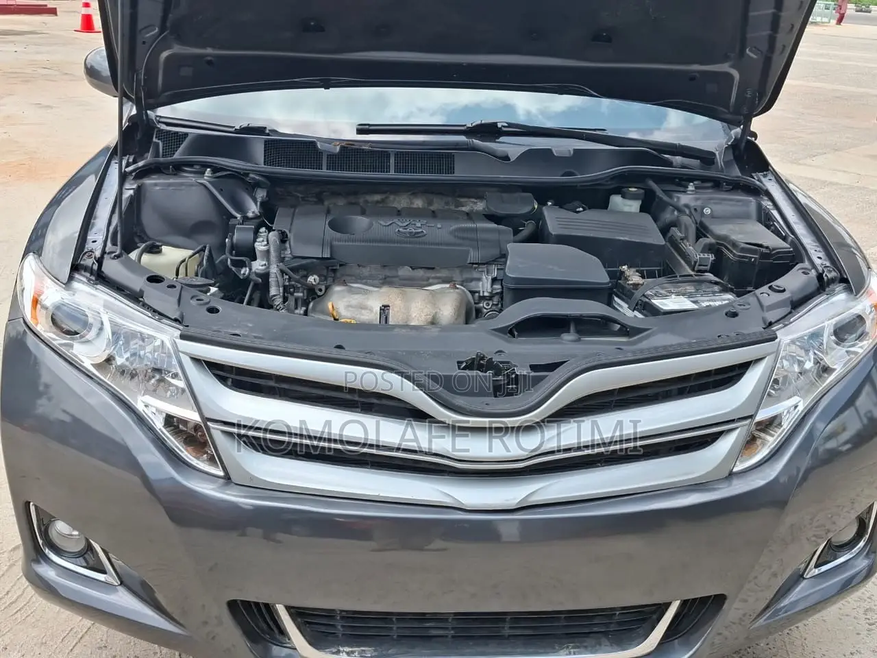 Toyota Venza XLE 2011 Gray