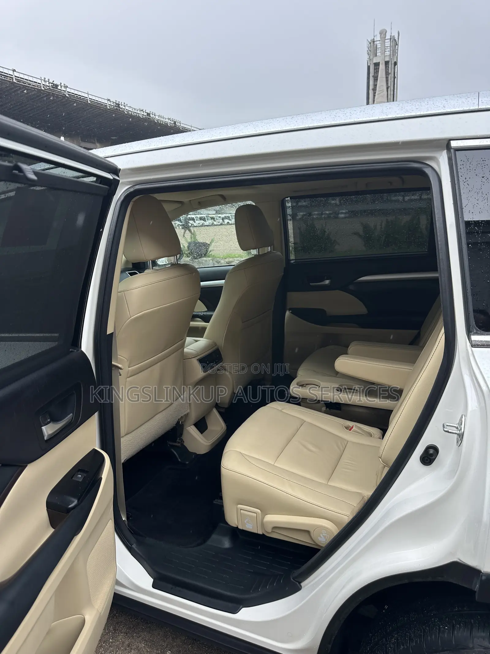 Toyota Highlander XLE 4dr SUV AWD (3.5L 6cyl 6A) 2015 Beige