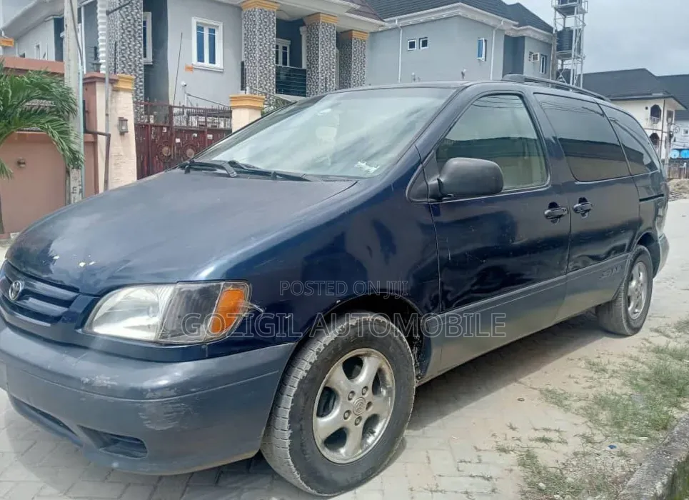 Toyota Sienna 2002 Blue