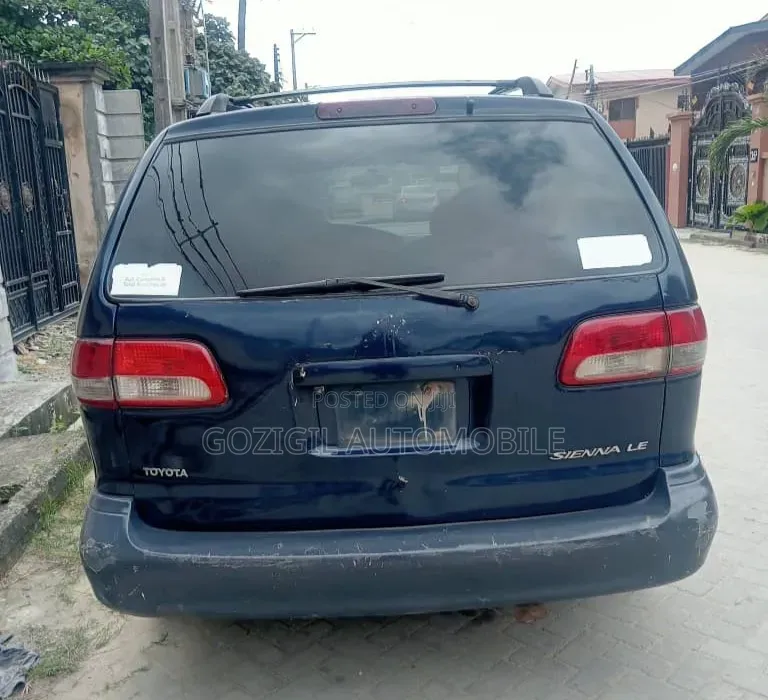 Toyota Sienna 2002 Blue