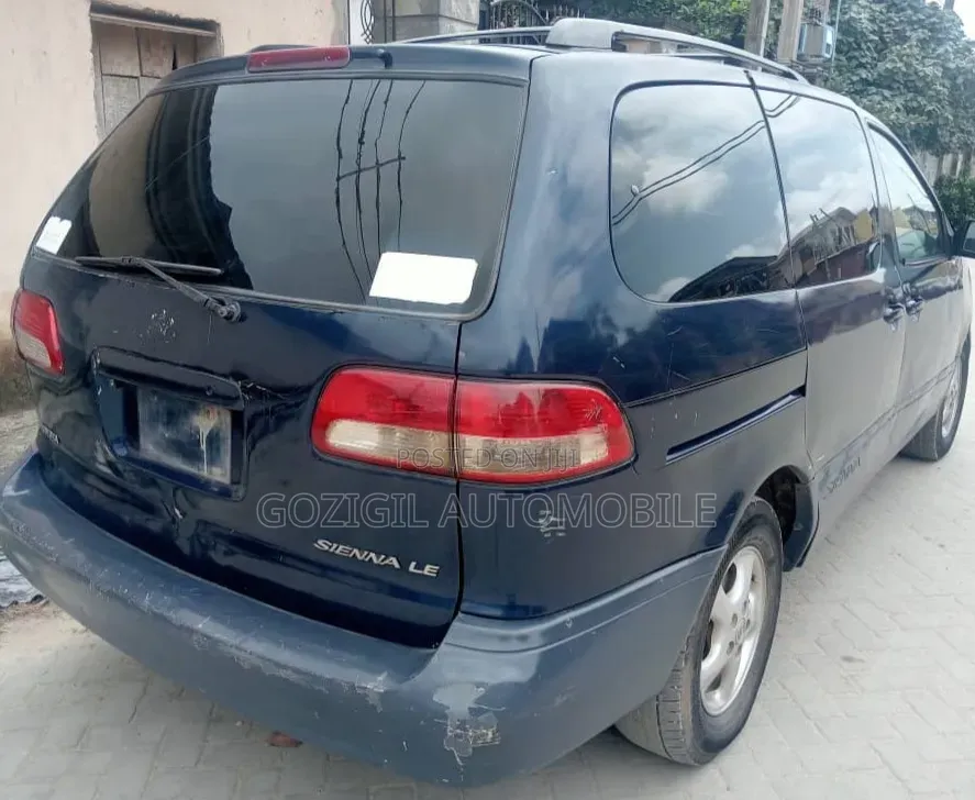 Toyota Sienna 2002 Blue