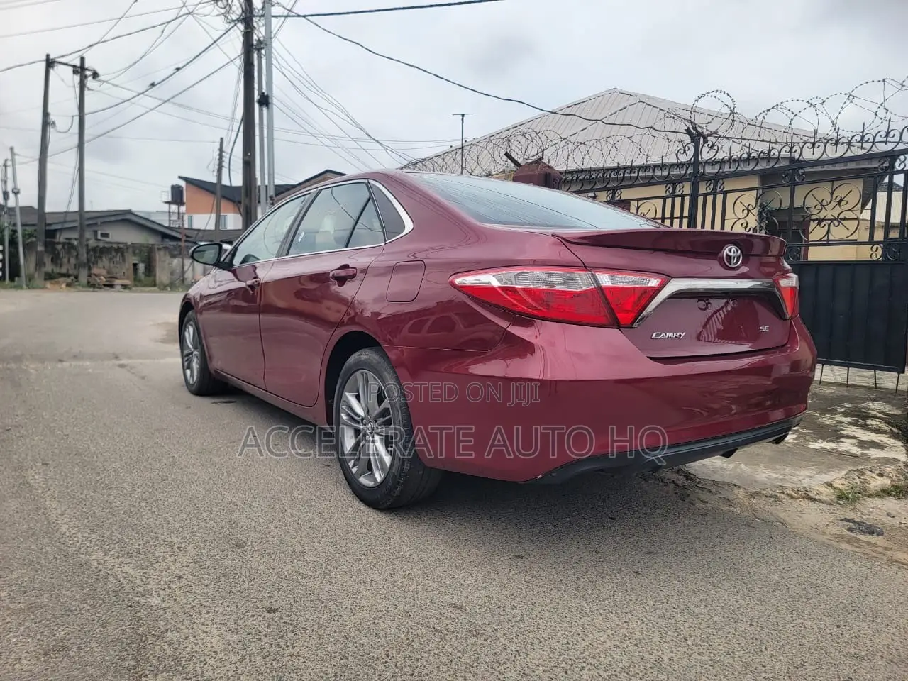Toyota Camry SE 4dr Sedan (2.5L 4cyl 6A) 2017 Red