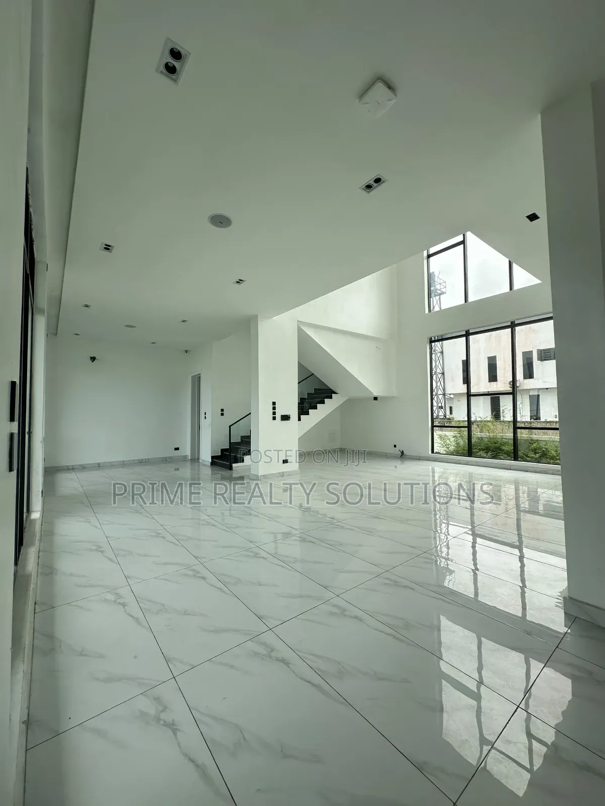 5bdrm Duplex in Ikota for sale