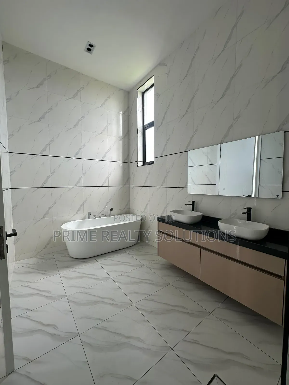 5bdrm Duplex in Ikota for sale