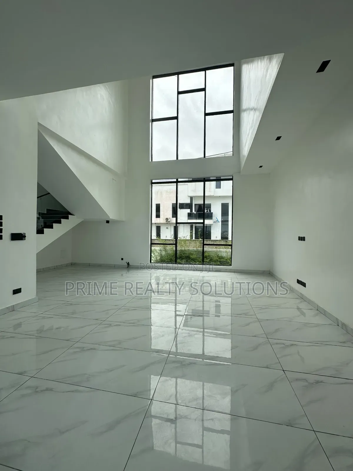 5bdrm Duplex in Ikota for sale
