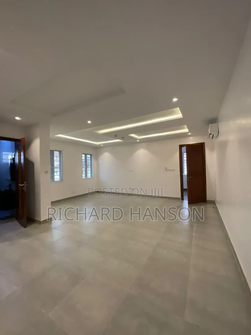20bdrm Block of Flats in Parkview for rent