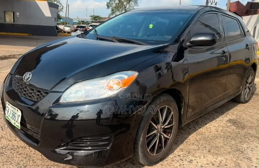 Toyota Matrix S Hatchback AWD (2.4L 4cyl 4A) 2009 Black