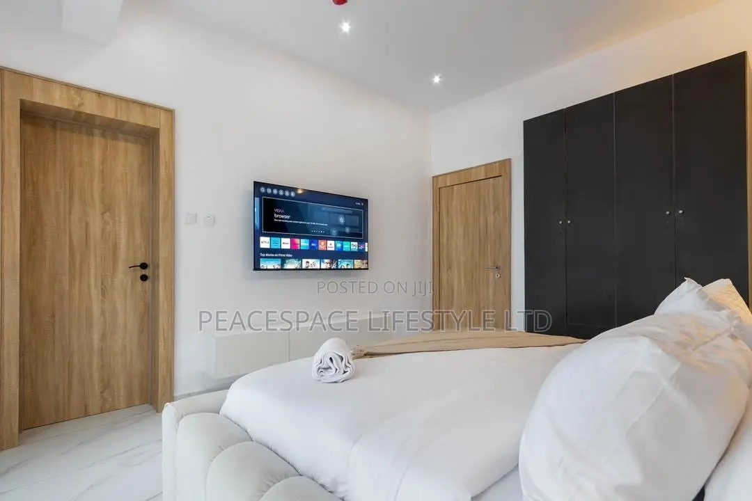 Luxury 2 Bedroom Hideaway With Balcony in Lekki Phase 1