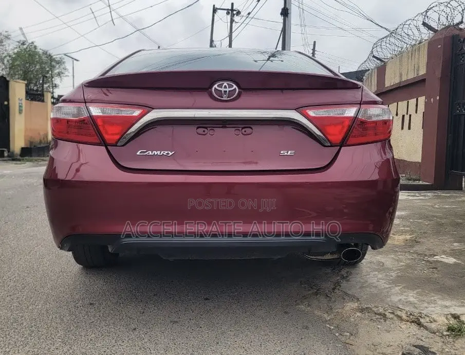 Toyota Camry SE 4dr Sedan (2.5L 4cyl 6A) 2017 Red