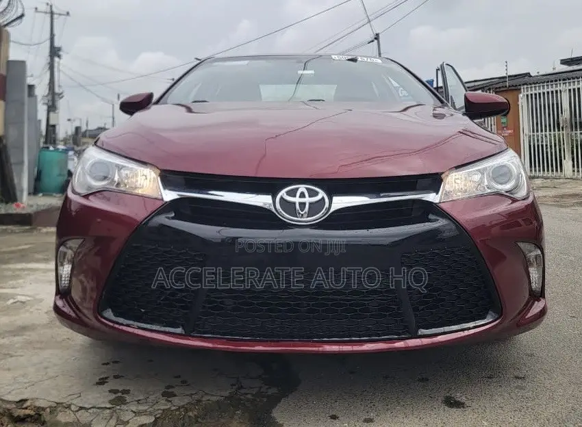 Toyota Camry SE 4dr Sedan (2.5L 4cyl 6A) 2017 Red