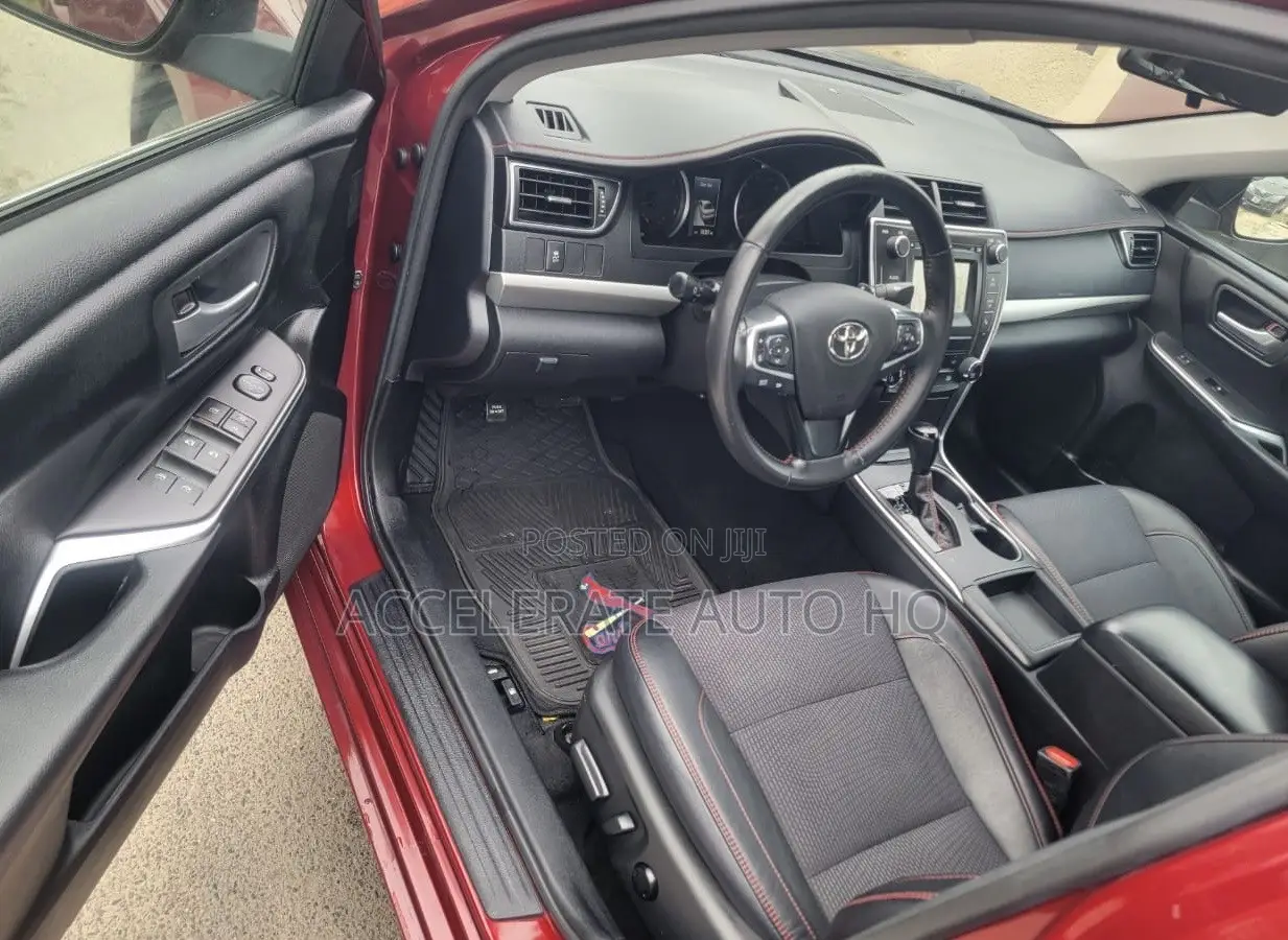 Toyota Camry SE 4dr Sedan (2.5L 4cyl 6A) 2017 Red