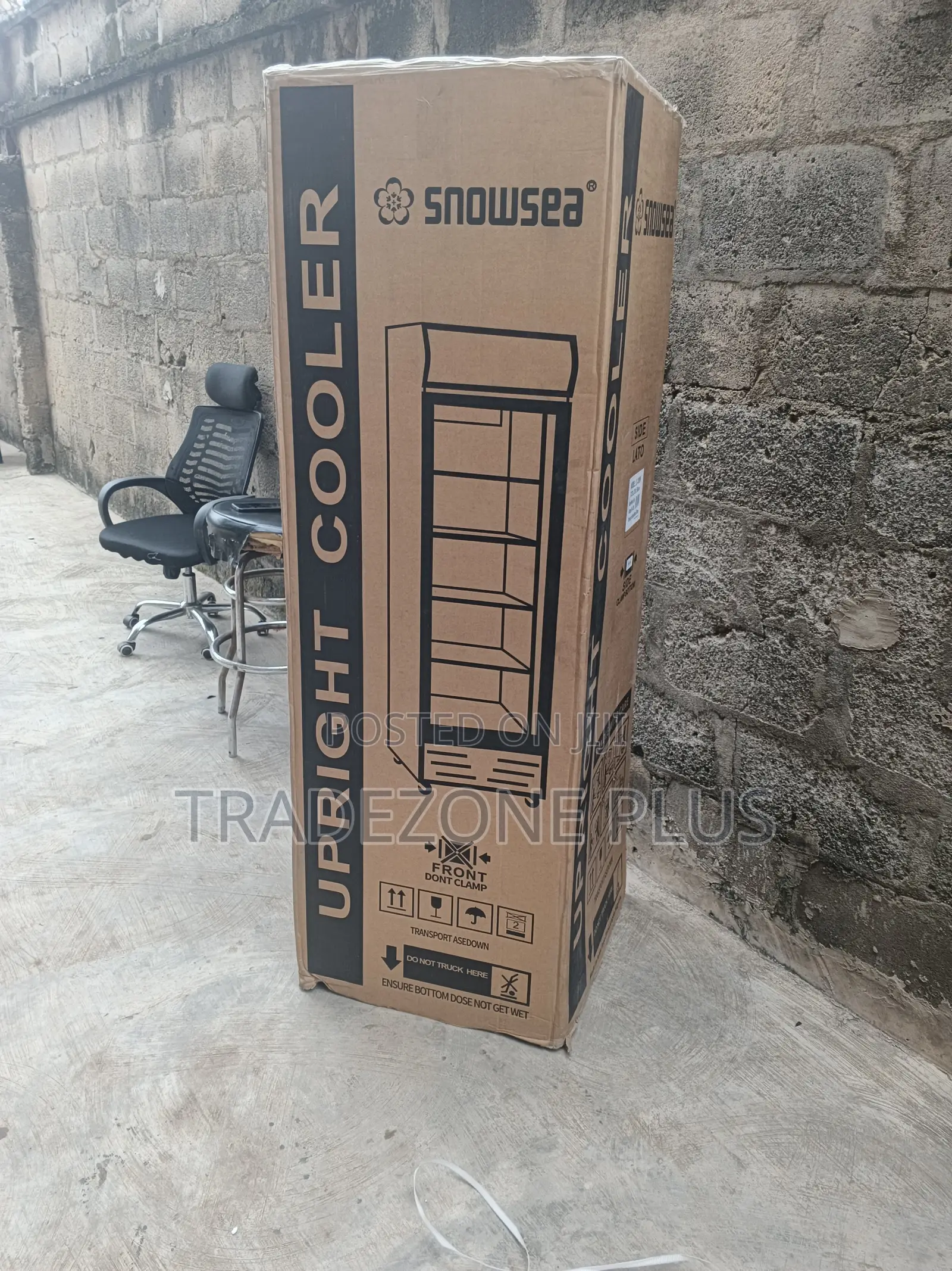 300L Display Cooler for Beverages by Snowsea