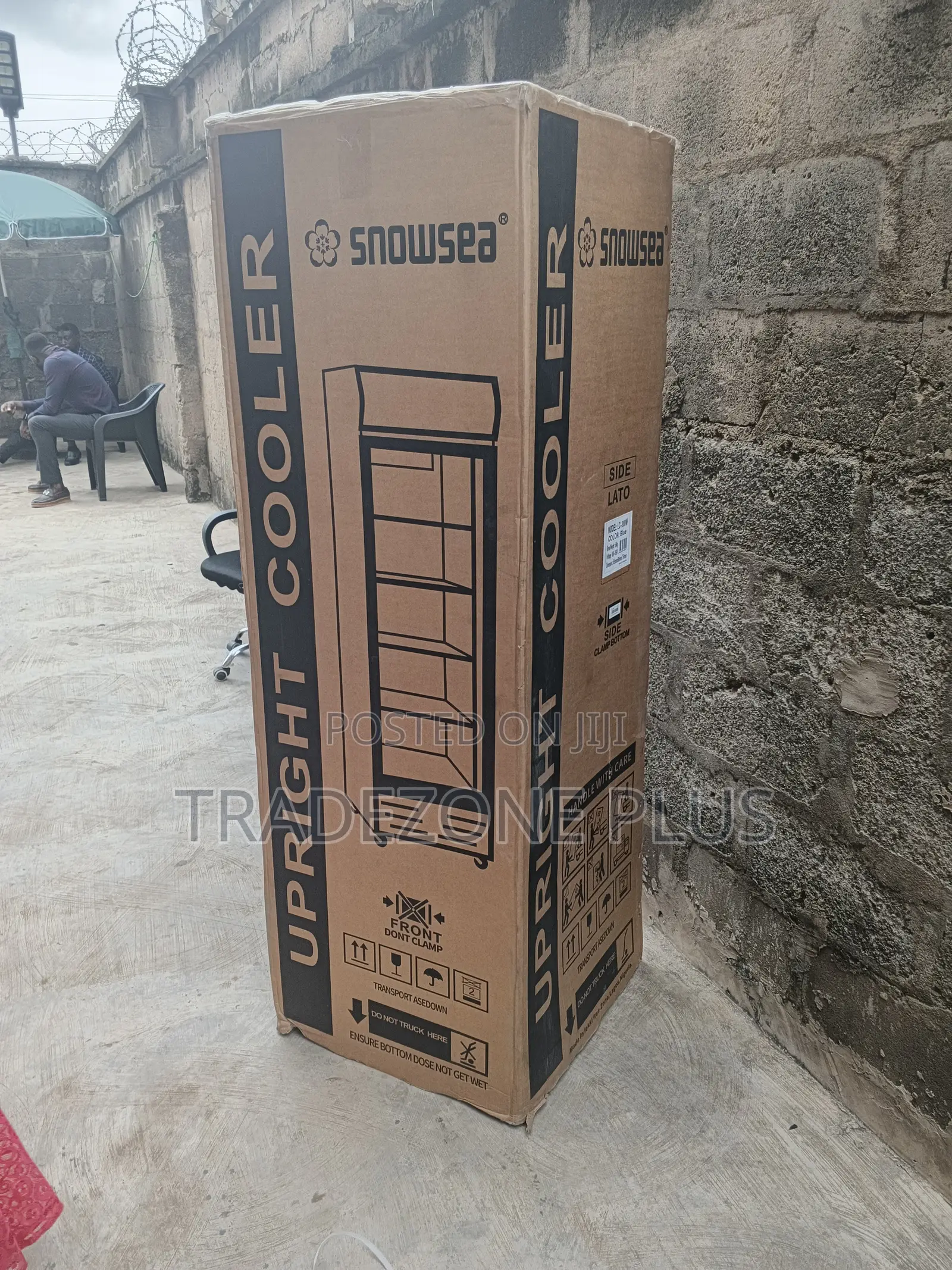 300L Display Cooler for Beverages by Snowsea