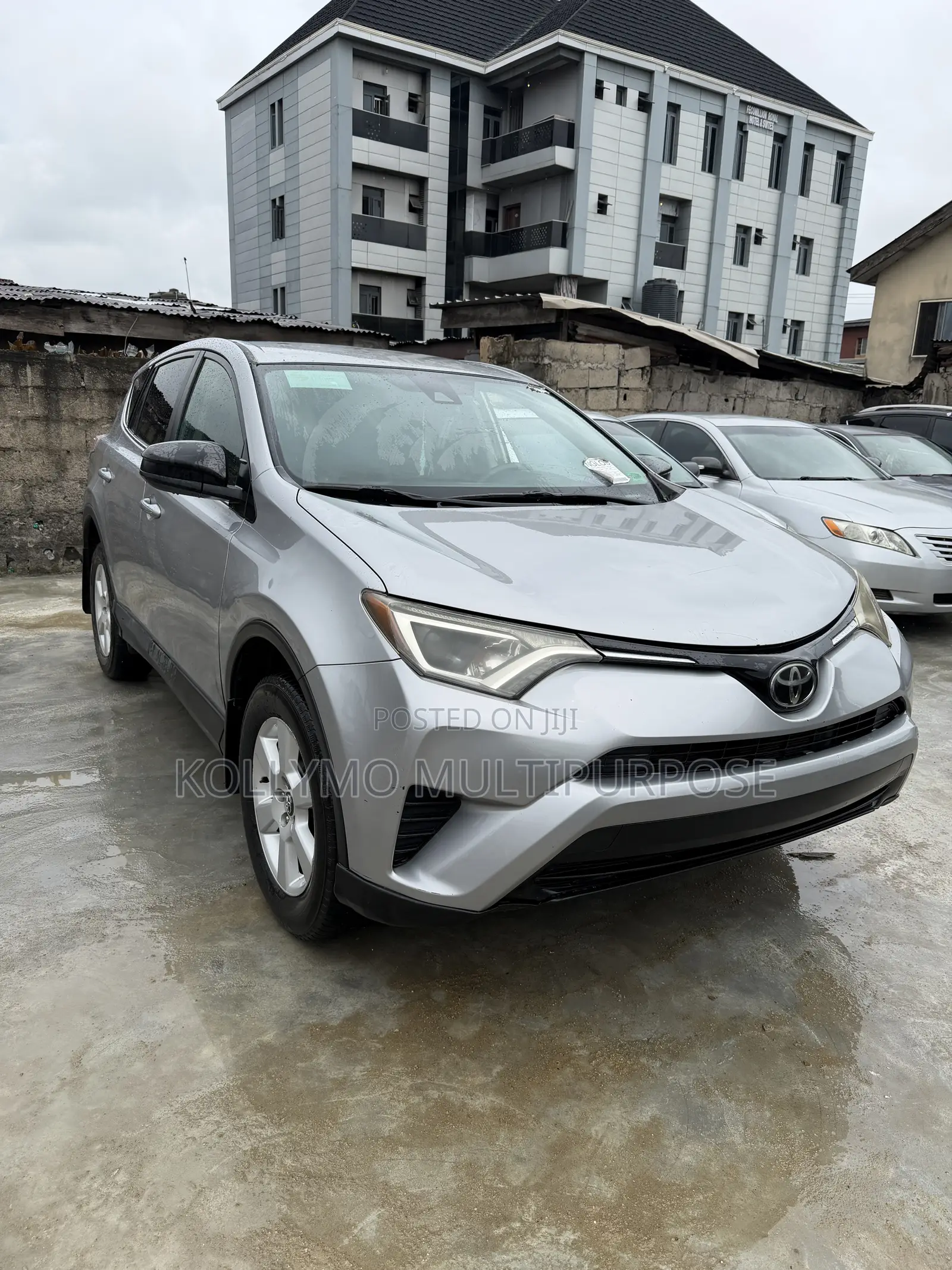 Toyota RAV4 LE 4dr SUV AWD (2.5L 4cyl 6A) 2018 Silver