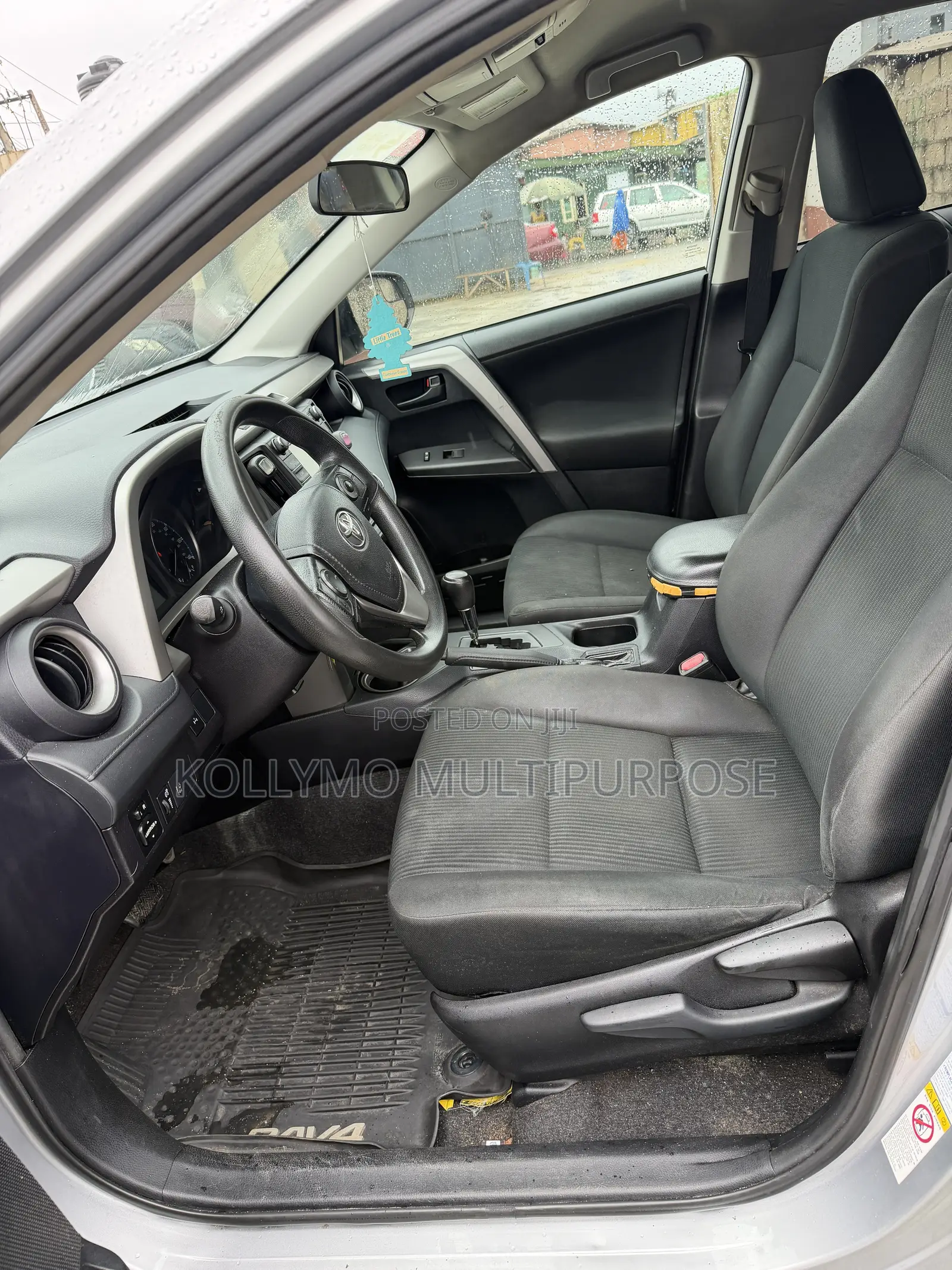 Toyota RAV4 LE 4dr SUV AWD (2.5L 4cyl 6A) 2018 Silver