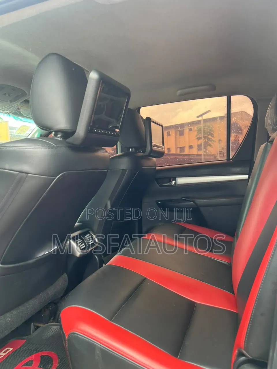 Toyota Hilux 2021 White
