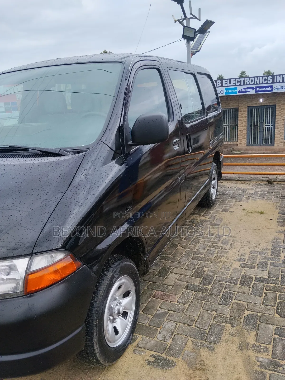 Toyota Grand HiAce 2002 Black