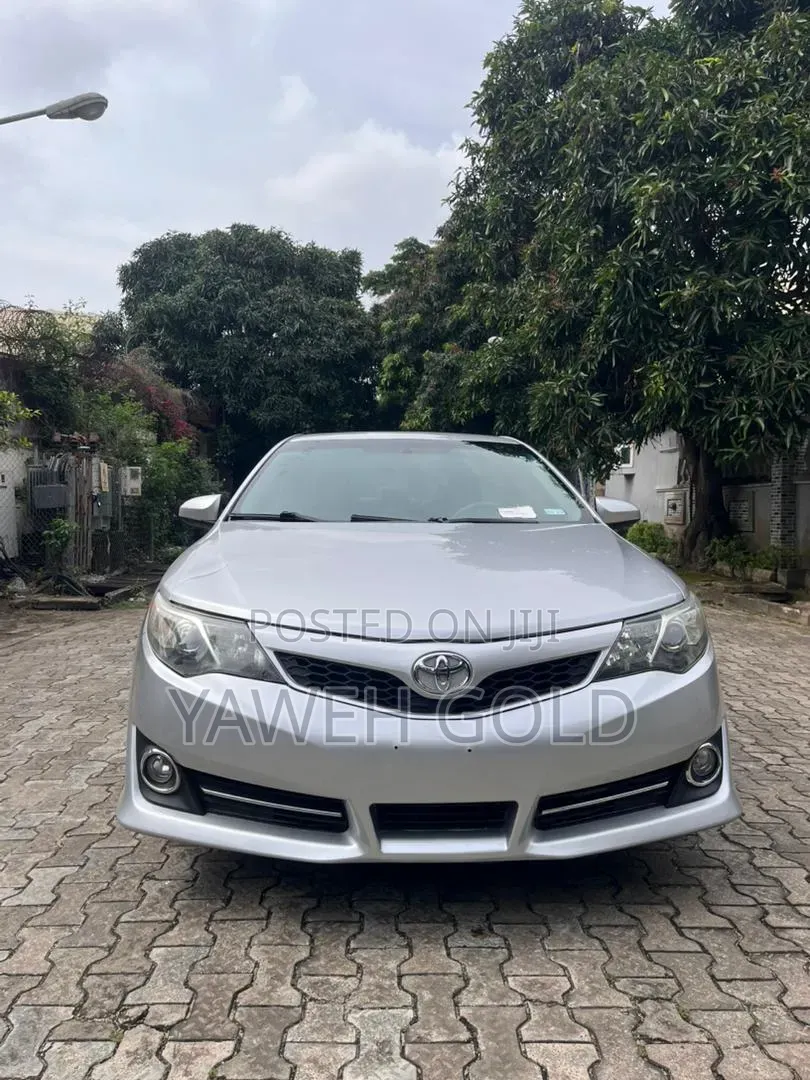 Toyota Camry SE 4dr Sedan (2.5L 4cyl 6A) 2013 Gray