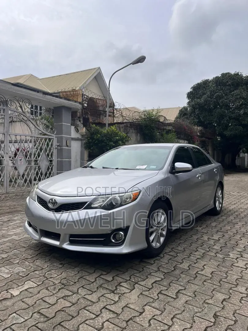 Toyota Camry SE 4dr Sedan (2.5L 4cyl 6A) 2013 Gray