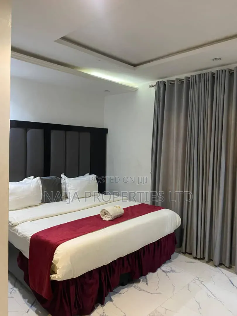 Furnished Studio Apartment in Off Akin Adesola for rent