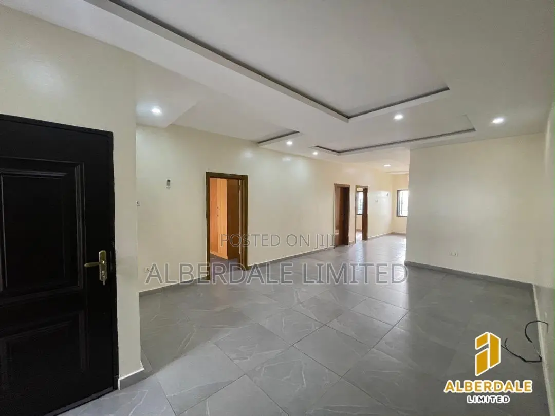3bdrm Block of Flats in Urban Prime, Ogombo for rent