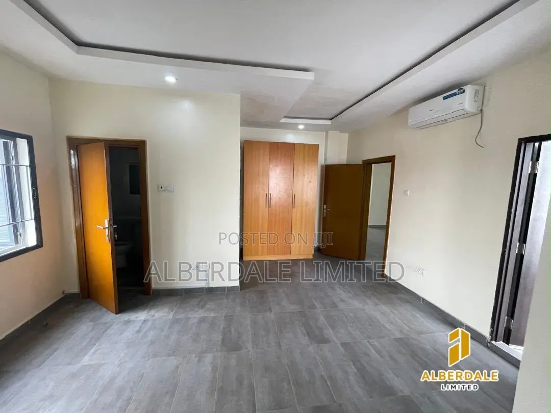3bdrm Block of Flats in Urban Prime, Ogombo for rent