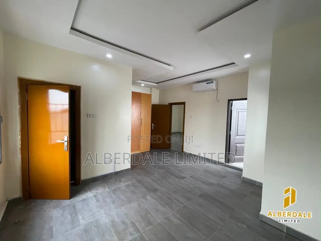 3bdrm Block of Flats in Urban Prime, Ogombo for rent